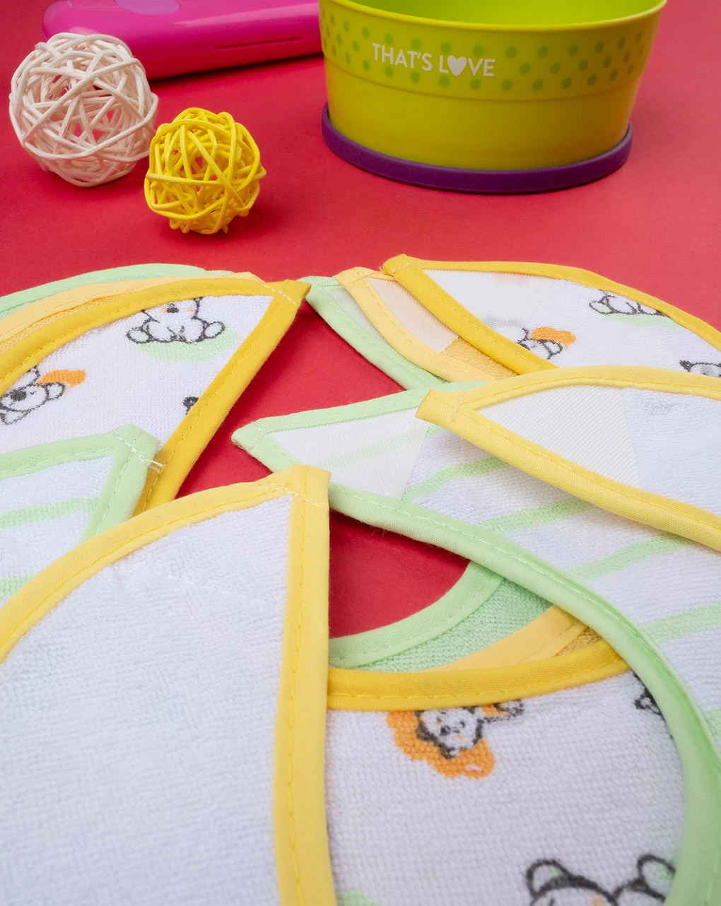 Pack 5 Bavaglini Grandi In Spugna Plastificati - immagine 3